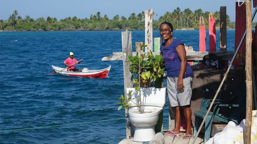 Marciana Hidalgo Castillo es la partera de Santa Cruz del Islote desde hace 40 años. Su primer parto lo cobró a 5.000 pesos colombianos (US$2) y el último, hace pocos meses, a 80.000 pesos (US$25). NATALIA GUERRERO