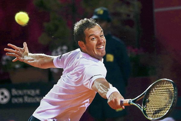 Gasquet se medirá mañana en semifinales del Abierto de Estoril, al también español Guillermo García-López. (Foto Prensa Libre: EFE)