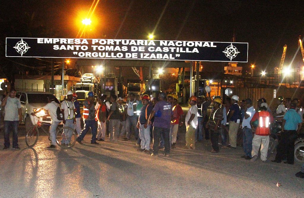 Durante tres días trabajadores de la Portuaria mantuvieron paralizadas las operaciones del puerto. (Foto Prensa Libre: Dony Stewart