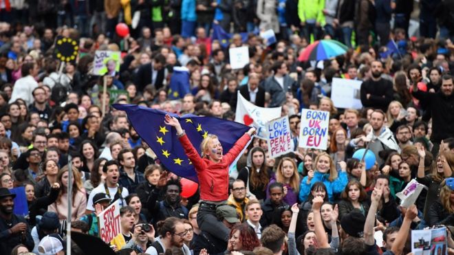 La victoria del Brexit en el referendo del 23 de junio ha llevado a muchos en Reino Unido a cuestionar los mecanismos de la democracia directa. GETTY IMAGES