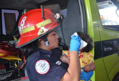 Una bebé  resultó ilesa, a pesar de que sus padres fueron atacados a balazos en la colonia Galilea, zona 18, el sábado por la tarde. Ellos fallecieron ayer.