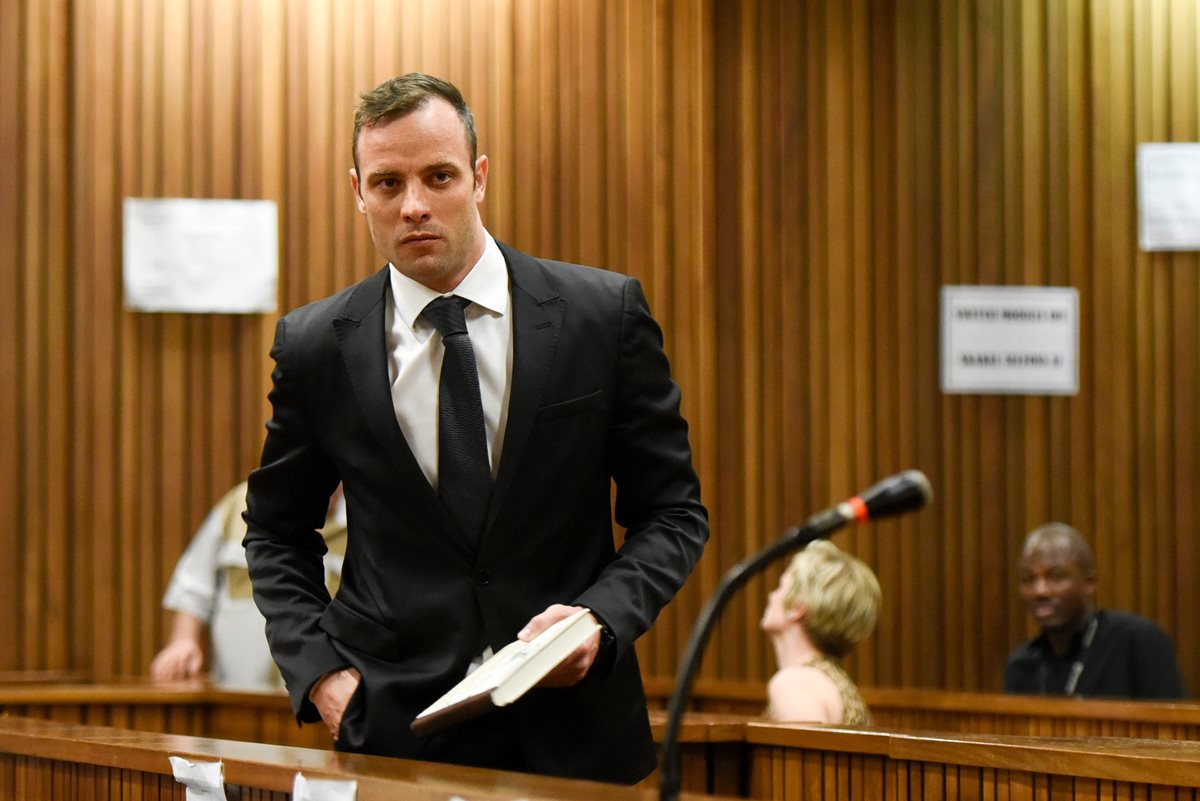 El campeón paralímpico sudafricano Oscar Pistorius mató a su novia en el 2013. (Foto Prensa Libre: AFP).