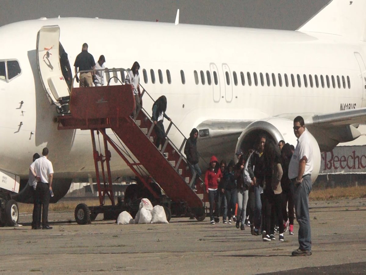 25 mil 872 personas han sido retornadas por vía aérea desde EE. UU., en 2017. (Foto Prensa Libre: Hemeroteca PL)