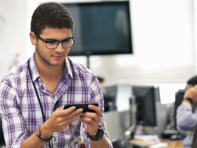 La banda AWS o 4G permite que los usuarios de telefonía móvil puedan navegar más rápido. (Foto Prensa Libre: Esbín García)