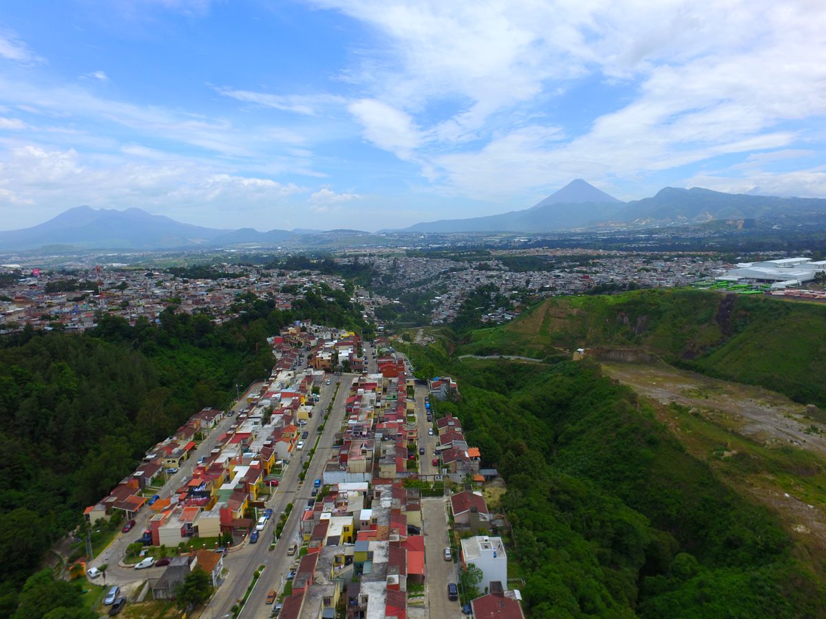 Ciudad Real y Centra Sur serán conectados por medio de un puente multimodal que pasará un barranco. (Foto Prensa Libre: Esturado Paredes)