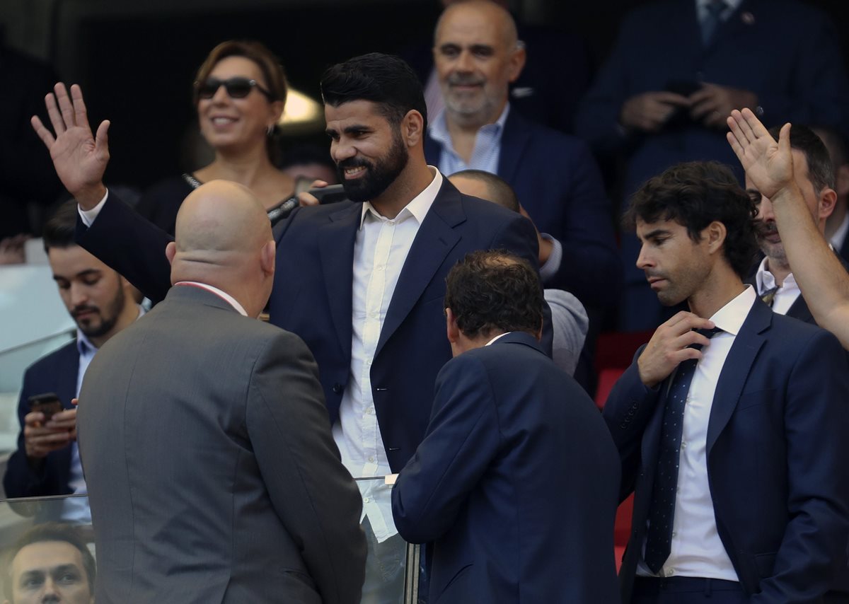 Diego Costa estuvo presente el sábado en el juego del Atlético frente al Sevilla en el Wanda Metropolitano. (Foto Prensa Libre: EFE)