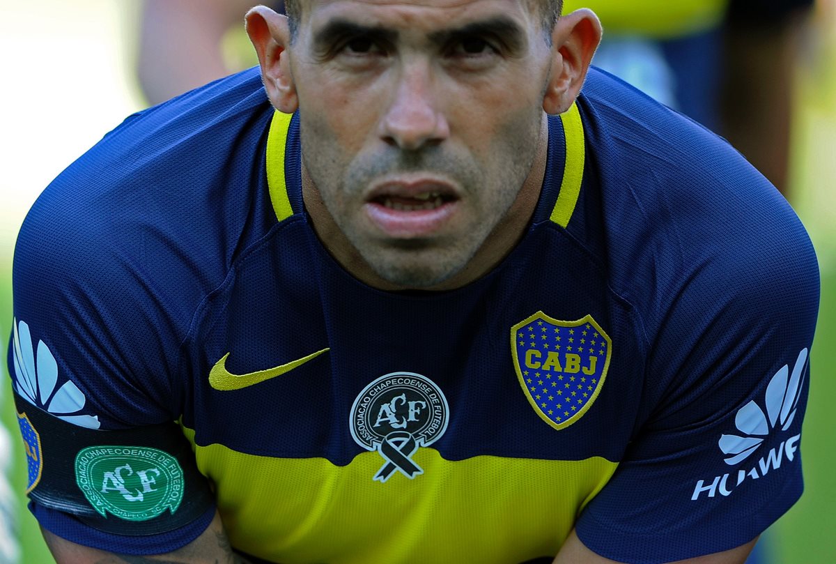 Tévez se fue del club de sus amores, Boca Juniors, rumbo al futbol chino. (Foto Prensa Libre: AFP)