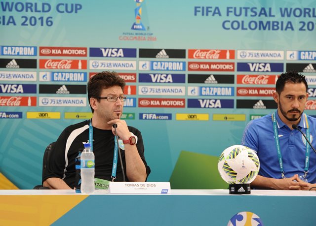 Tomás de Dios López, técnico de Guatemala, durante la conferencia de este jueves en Calí, Colombia. (Foto Prensa Libre: Francisco Sánchez).