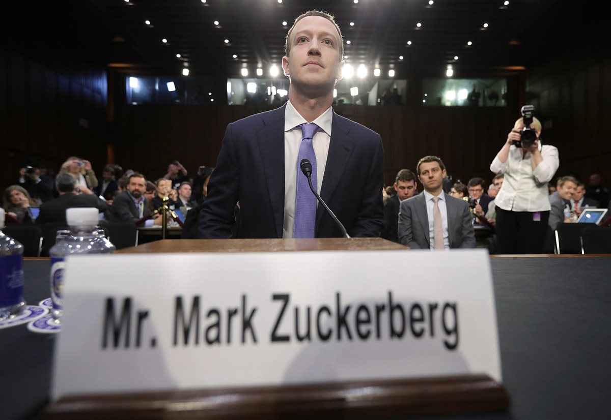 Mark Zuckerberg, llega para testificar ante una audiencia combinada del Comité Judicial y de Comercio del Senado. (AFP).