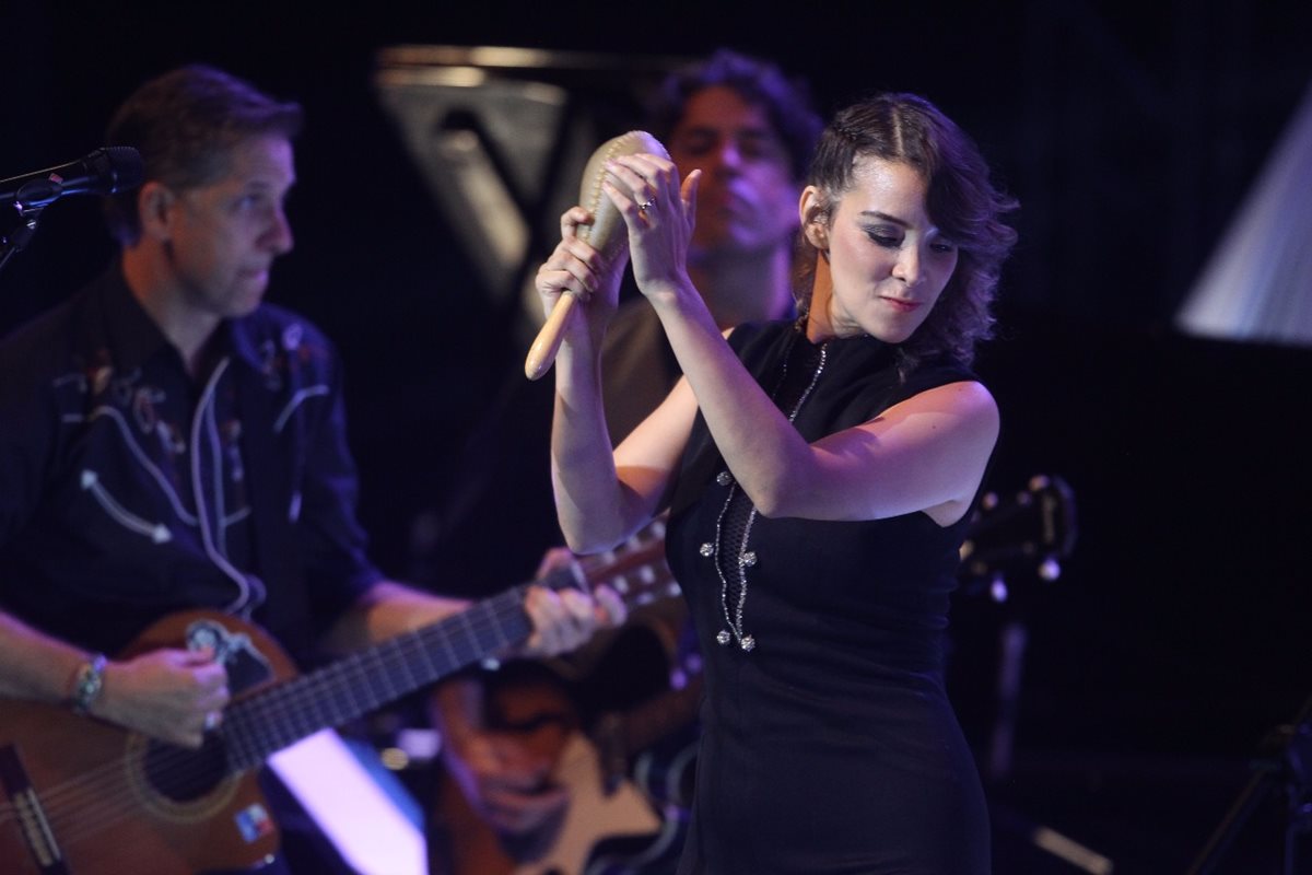 Moreno durante una de sus presentaciones en vivo de la gira Ilusión, inspirada en el álbum nominado al Grammy Latino (Foto Prensa Libre: Keneth Cruz).