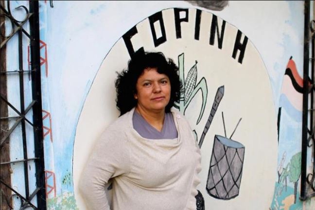 Berta Cáceres se oponía a un proyecto hidroeléctrico, por se perjudicial para comunidades indígenas. (Foto: Hemeroteca PL)