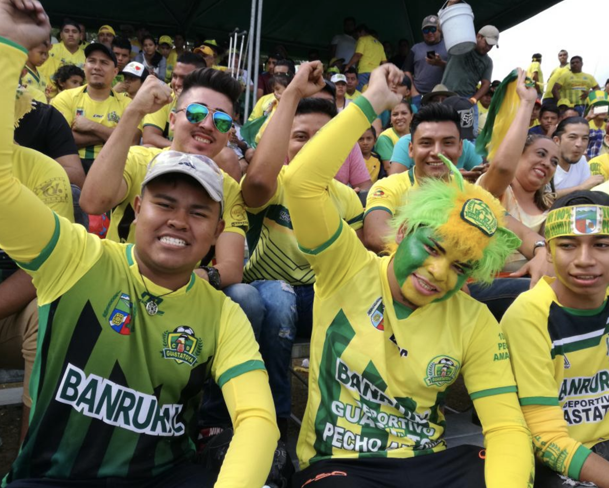 Ambiente de fiesta en el estadio David Cordón Hichos para la final de vuelta entre Guastatoya y Comunicaciones.