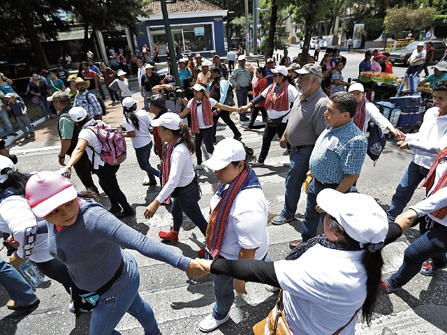 La SAT argumenta que por lo menos Q1,100 millones entrarán al fisco el próximo año, producto de acciones judiciales y de fiscalización que forman parte de su plan institucional. (Foto Prensa Libre: Esbin Garcia)