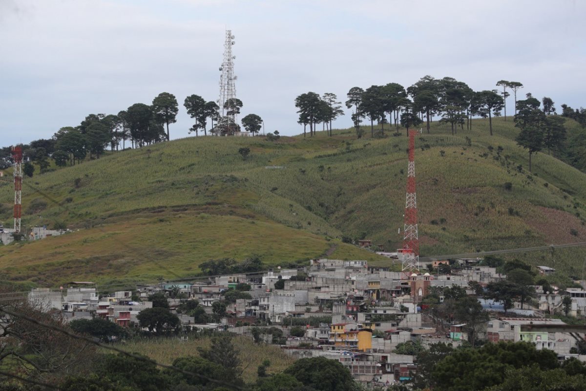 En una finca contigua a la colonia EL Rosario pasará la ruta de Arco 18, luego se conectará con la carretera al Atlántico. (Foto Prensa Libre: Hemeroteca PL)