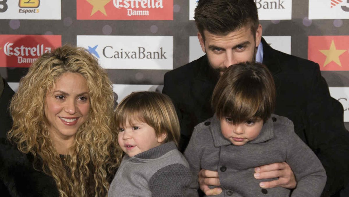 Shakira tiene dos hijos con Gerard Piqué. Según la astróloga Mhoni Vidente, espera su tercer hijo.