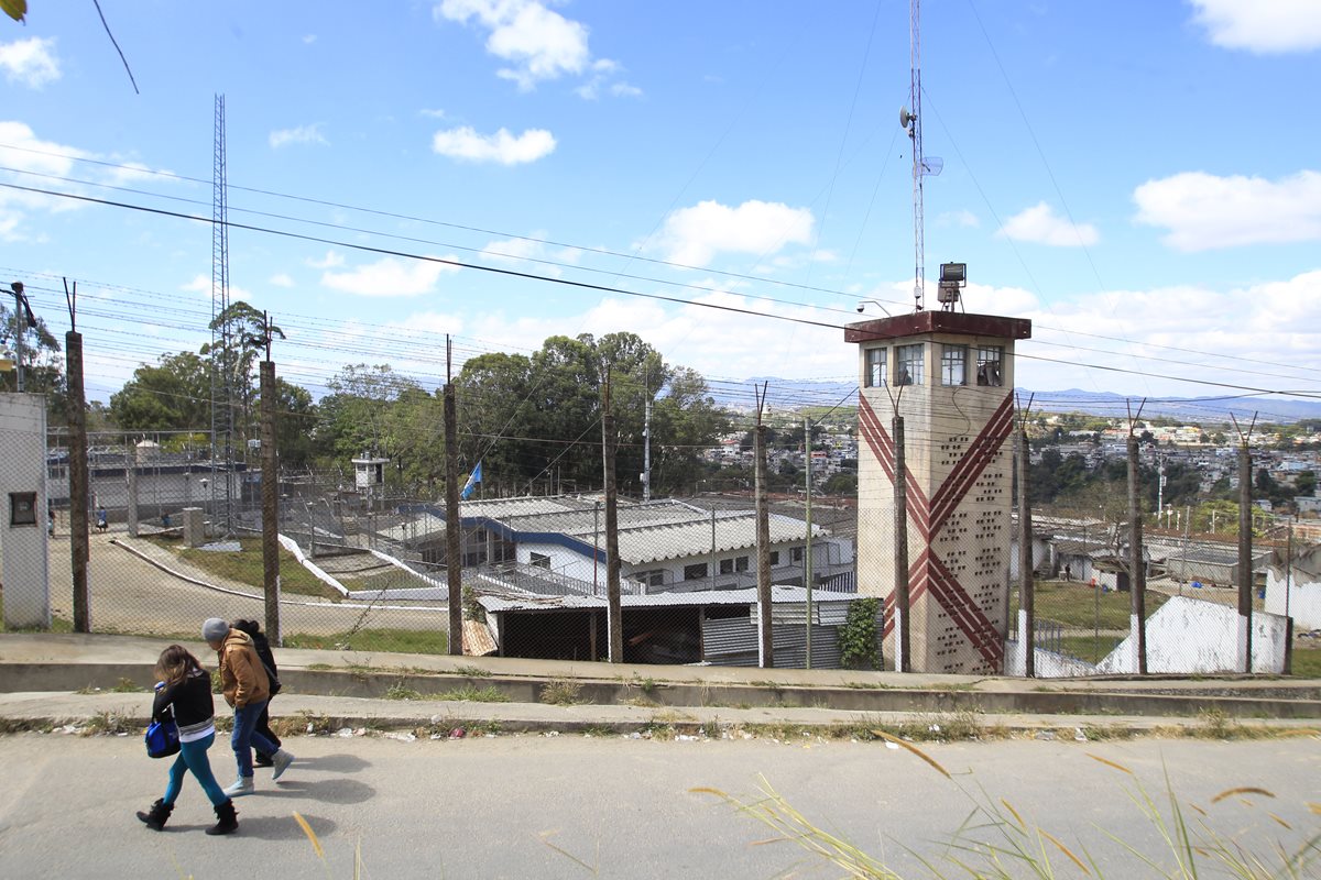 Al día se reciben al menos 20 denuncias de extorsiones, principalmente del departamento de Guatemala. (Foto Prensa Libre: Hemeroteca PL)