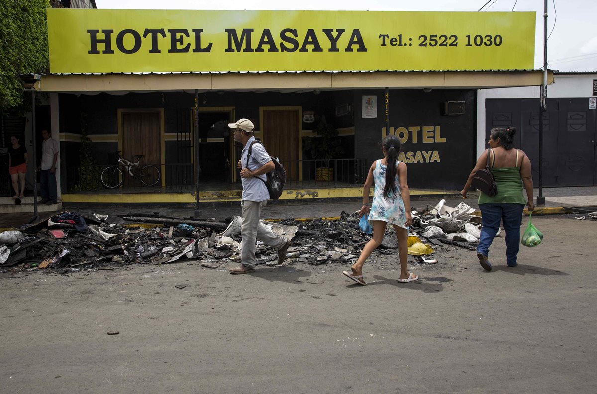 El Hotel Masaya  fue quemado por efectivos de la Policía antidisturbios en Masaya (Nicaragua).(EFE).