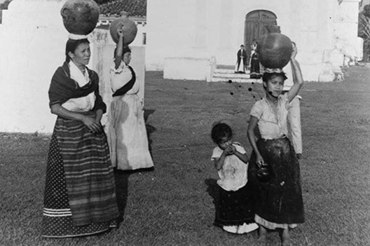 Los ladinos estaban obligados a utilizar una indumentaria distinta a la española. (Foto: Guatemala Histórica)