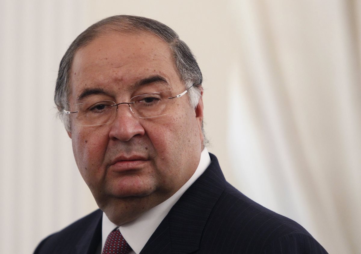 El accionista minoritario Alisher Usmanov presentó una oferta para comprar los dos tercios del capital del Arsenal. (Foto Prensa Libre: AFP)