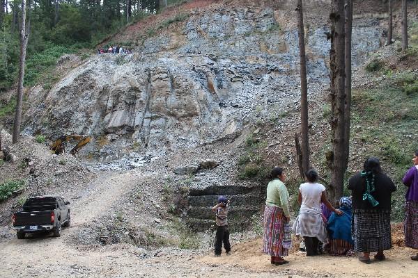 Área  donde las empresas  han  hecho   la extracción  de piedra  en la aldea  Chuipachec, Totonicapán.