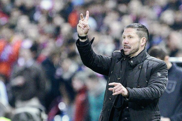 El entrenador argentino del Atlético de Madrid, Diego Pablo Simeone, se tiene fe. (Foto Prensa Libre: EFE).