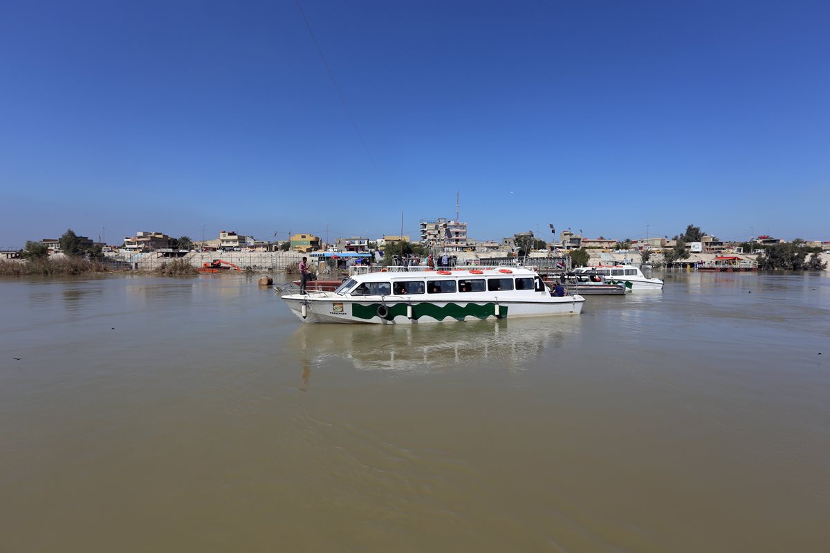 Un posible colapso de la presa más grande de Irak desencadenaría una ola que devastaría la segunda ciudad de Mosul y la inundación de gran parte de la capital Bagdad.(Foto Prensa Libre: AFP).