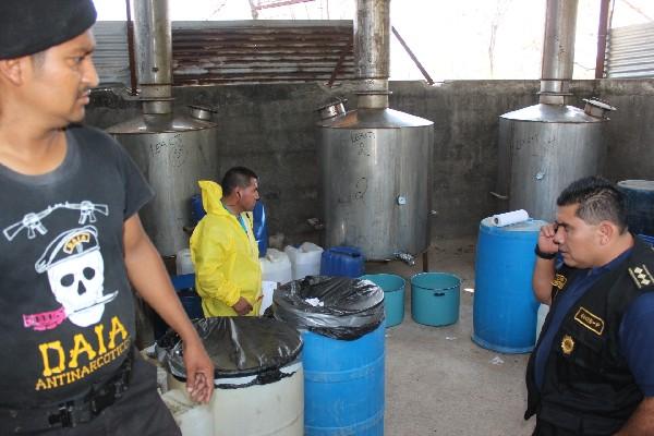 Laboratorio descubierto  en la aldea El Faro, Pueblo Nuevo Viñas, Santa Rosa, el cual tenía tres calderas para procesar  drogas sintéticas.