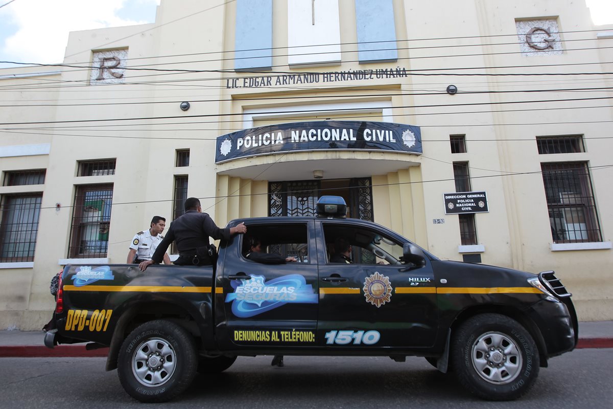 Las pruebas buscan demostrar la desaparición de los policías por sus compañeros. (Foto Prensa Libre: Hemeroteca PL)