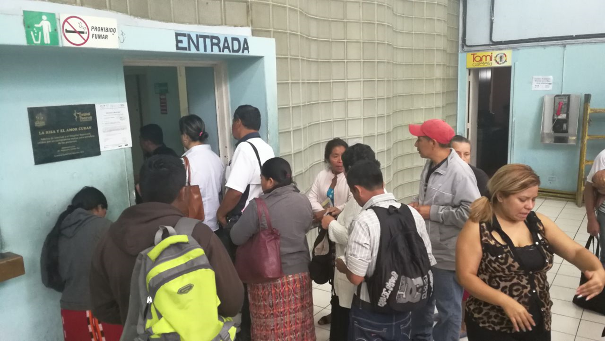 En el Hospital Roosevelt tampoco atendió la consulta externa. (Foto Prensa Libre: Estuardo Paredes)