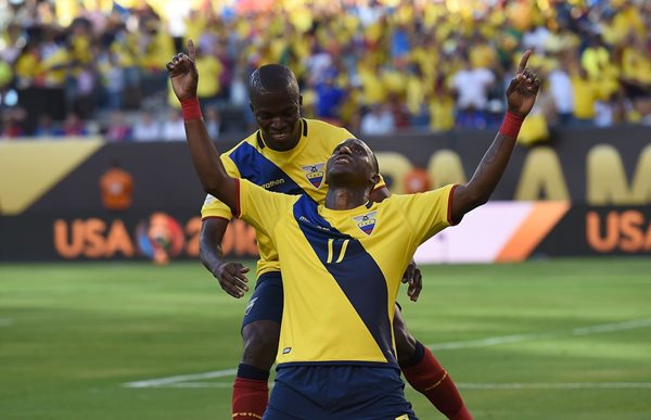 Ayoví celebra el segundo gol de Ecuador contra Haití. (Foto Prensa Libre: AFP)