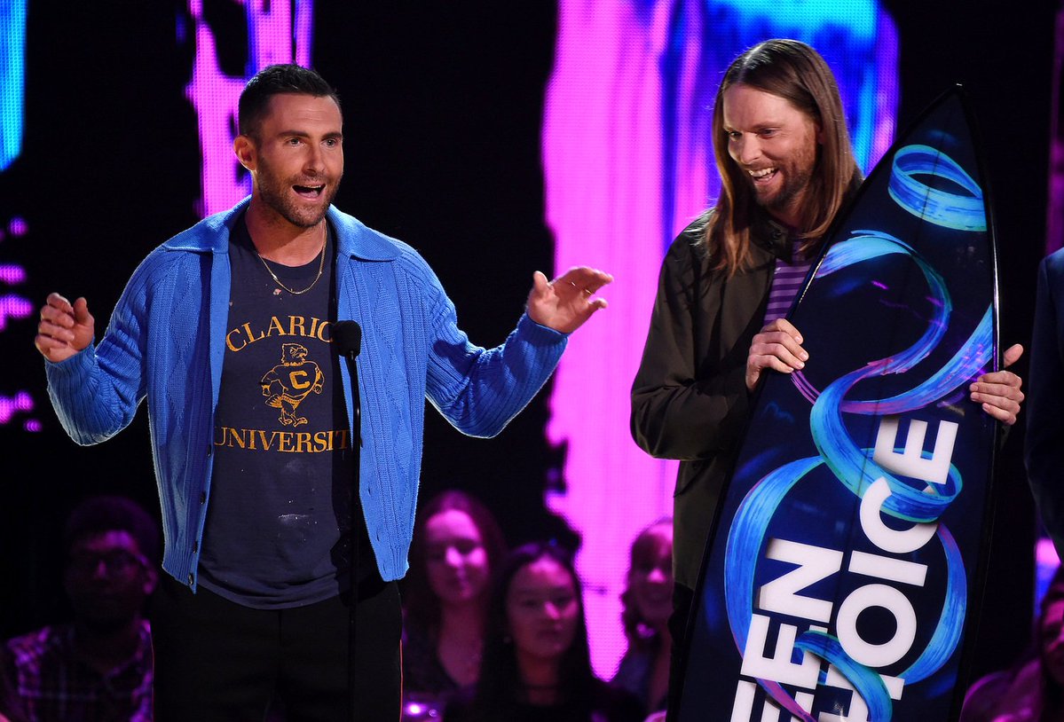 Durante 20 años estos premios han destacado los nuevos talentos y una serie de categorías novedosas. En la fotografía Maroon 5 en el 2017 y nuevamente están nominados para este año. (Foto: Fox).