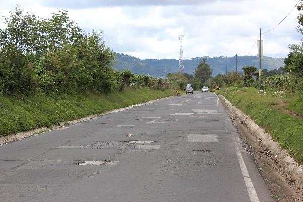 Los daños en la ruta se han producido desde hace cuatro años y las autoridades no los reparan.