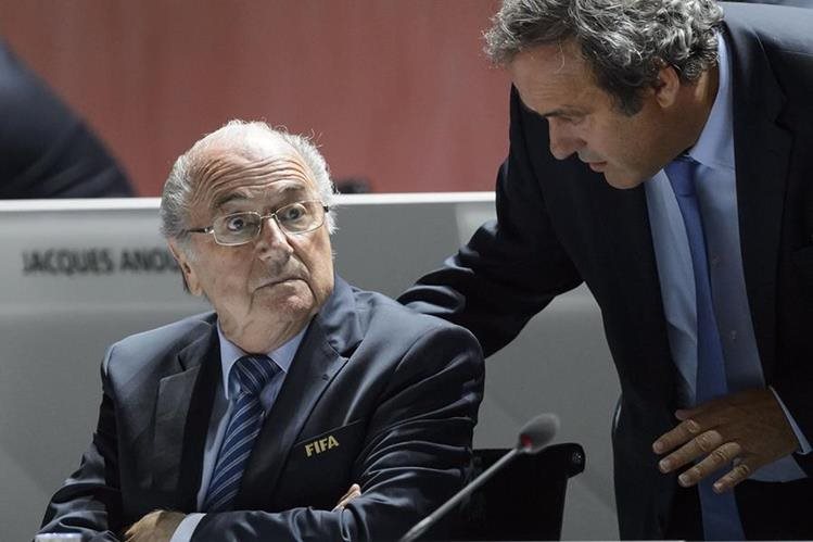 El suizo Joseph Blatter está suspendido de sus actividades como presidente de FIFA porque es investigado por el escándalo de corrupción.(Foto Prensa Libre: AP)