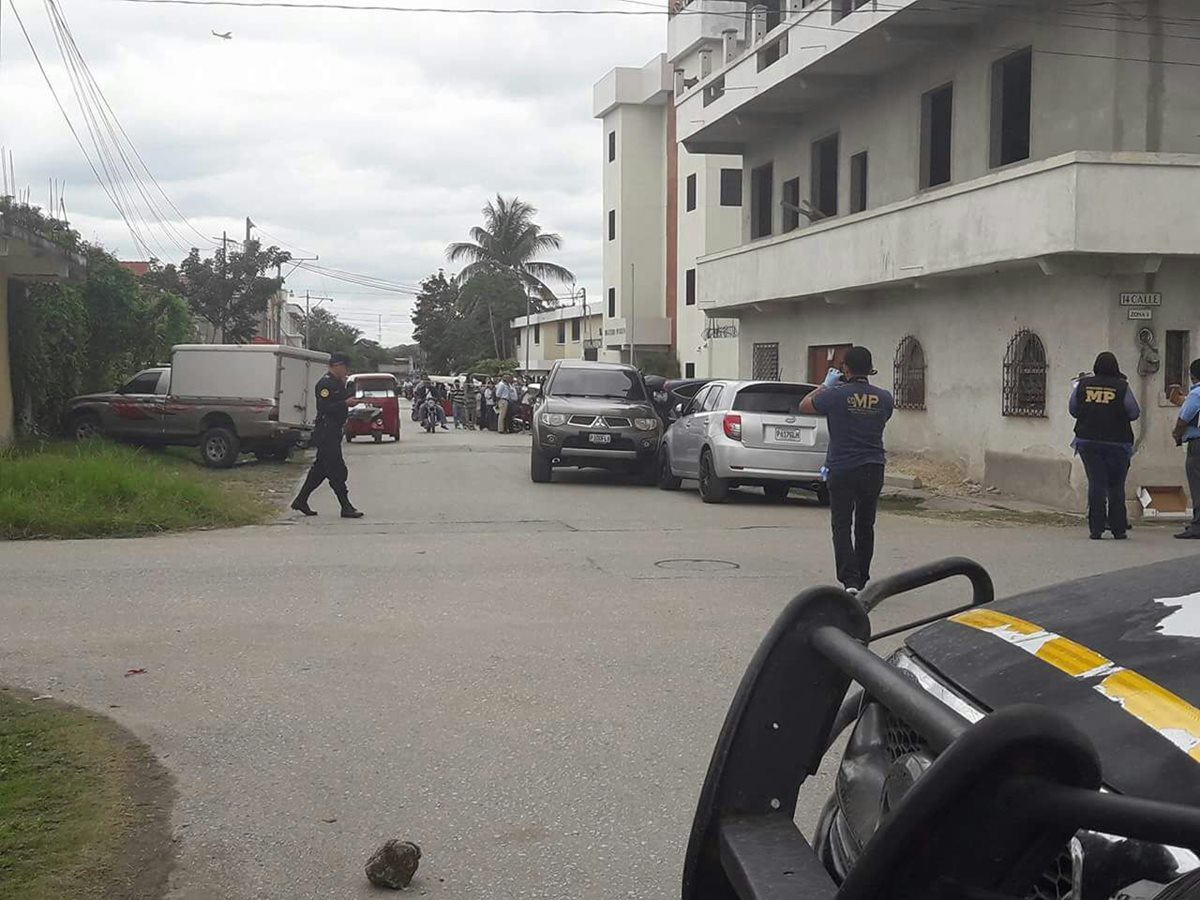 Lugar donde se registró el crimen, en al área urbana de San Benito. (Foto Prensa Libre: Rigoberto Escobar).