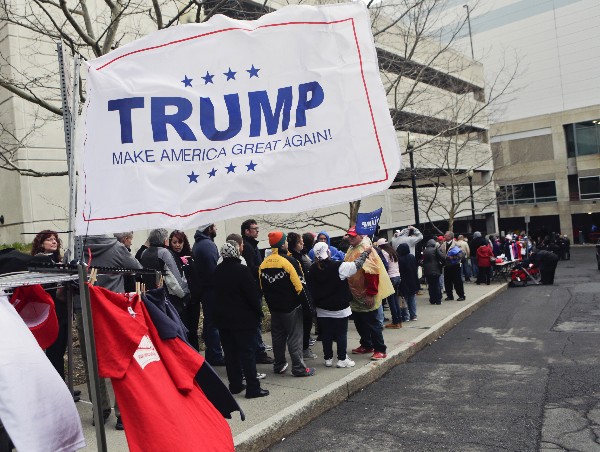 <span>Partidarios de</span> <span>Donald</span> <span>Trump</span> <span>protestan en</span> <span>Albany</span><span>,</span> <span>Nueva York. (AP)</span>