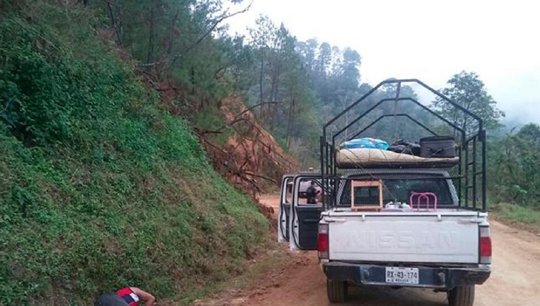 El alcalde José Santos Hernández, fue interceptado por un comando cuando viajaba la tarde del viernes con su familia. (Foto Prensa Libre: AFP)