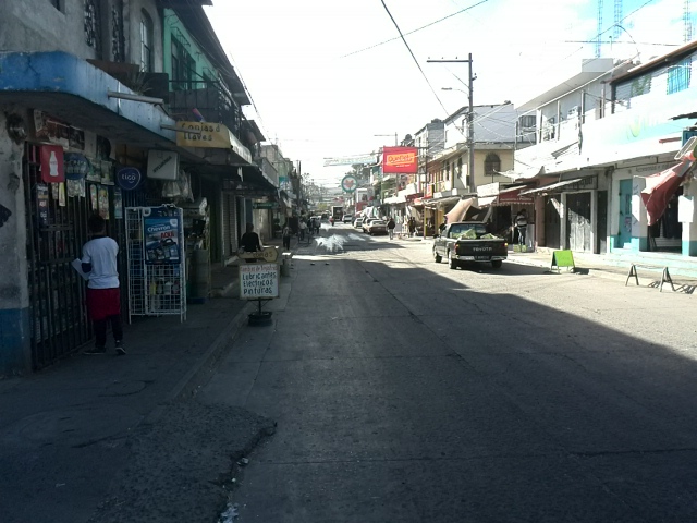 Las calles de la colonia Santa Isabel Uno se encuentran tranquilas un día después de ocurridos disturbios. (Foto Prensa Libre: Estuardo Paredes)