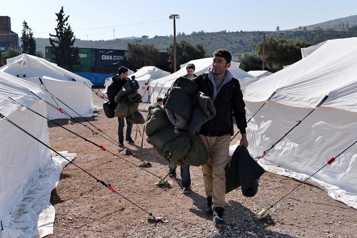 Merkel es blanco de las críticas por su decisión de abrir las fronteras a los refugiados del Cercano Oriente y África.(Foto Prensa Libre: AFP).