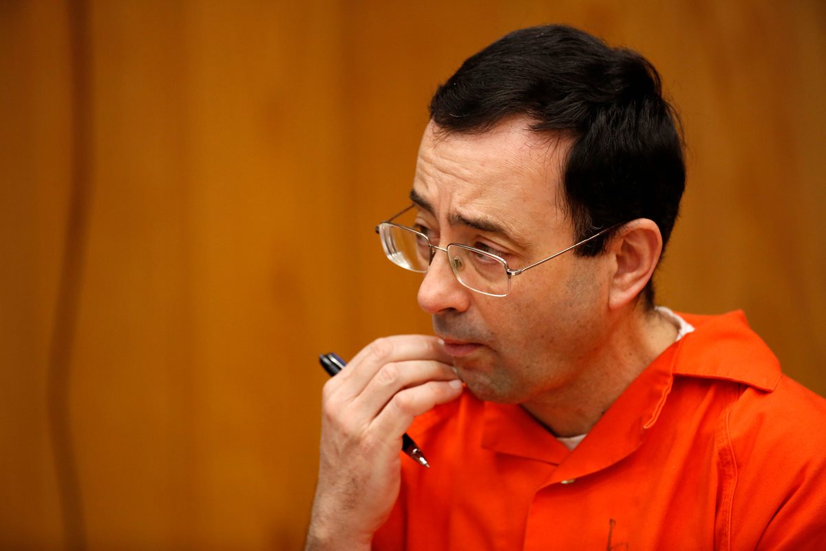 El juicio contra Larry Nassar continúa por acusaciones de violación. (Foto Prensa Libre: AFP)