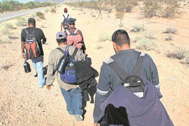 El plan busca mejorar la calidad de vida de los ciudadanos del Triángulo Norte y así evitar la migración. (Foto Prensa Libre: AFP)