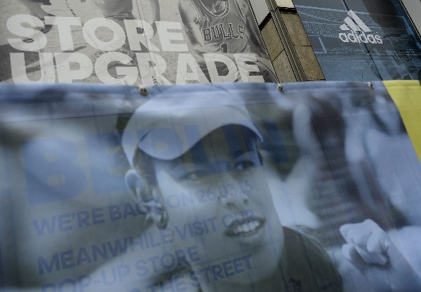 Los atletas se podrían ver perjudicados si la marca Adidas deja de patrocinar a la IAAF por los casos de dopaje. (Foto Prensa Libre: AFP)