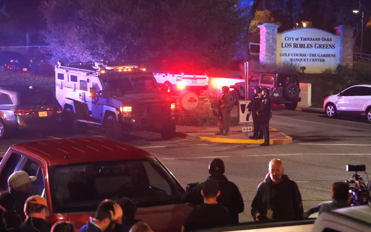 Entre las víctimas figuran 11 personas que se encontraban en el bar y un policía que intervino en el lugar. (Foto Prensa Libre: EFE)