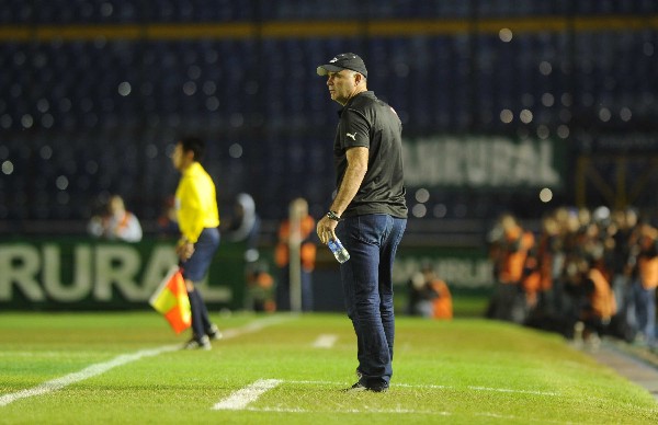 El técnico argentino Iván Franco Sopegno dirigió su último clásico, el 280, el 19 de mayo del 2014. (Foto Prensa Libre: Hemeroteca PL)