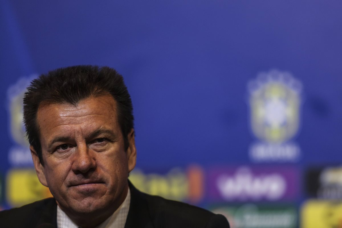 Dunga dio a conocer este jueves la convocatoria a Selección previo a iniciar la eliminatoria a Rusia 2018. (Foto Prensa Libre: EFE)