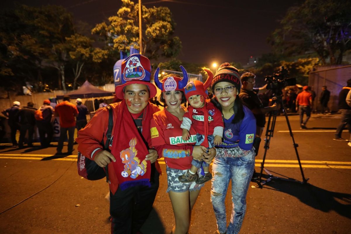 Sin importar la edad, los aficionados no se quisieron perder el estadio.