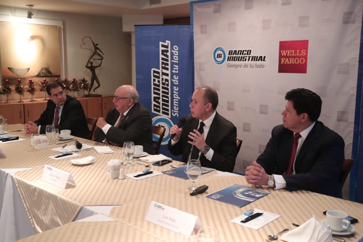Ejecutivos del Banco Industrial y directivos de corporación BI informaron sobre obtención de un financiamiento en los Mercados de Capitales Internacionales por US$350millones. (Foto Prensa Libre: Juan Diego González)