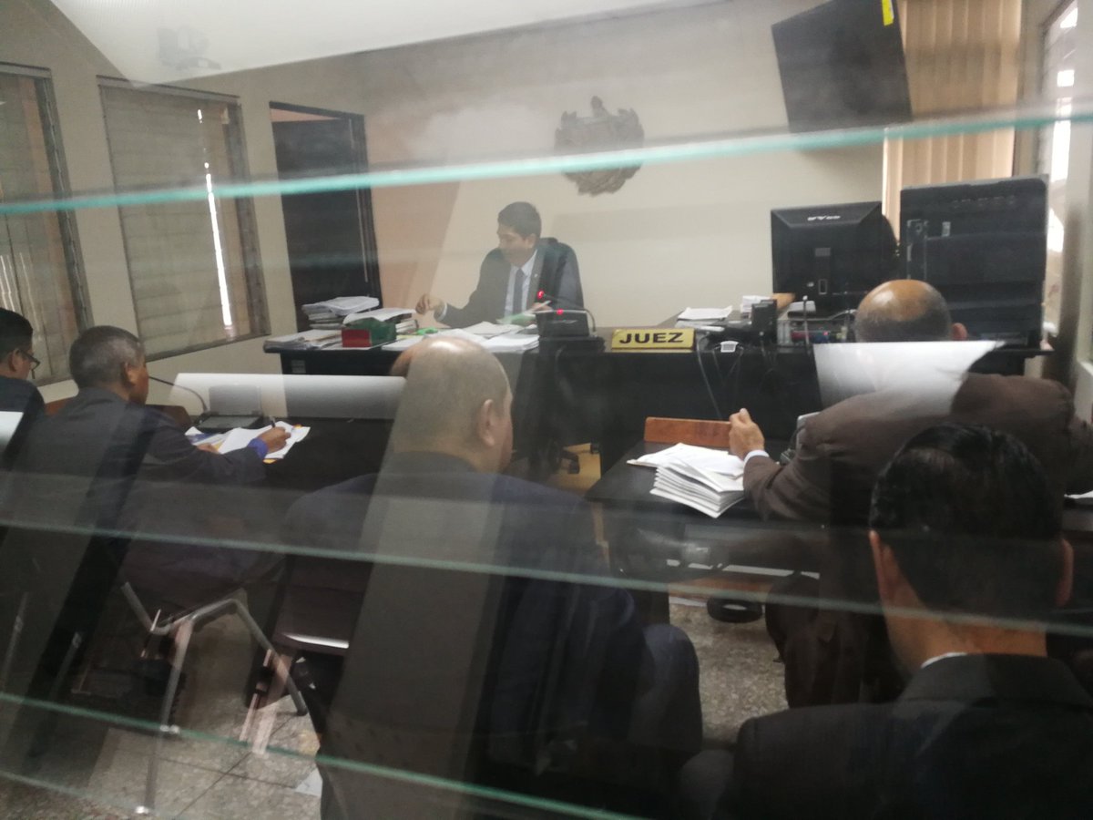 El juez Mynor Moto fijó un plazo de 15 días al Ministerio Público para plantear acusación, sobreseer o citar al diputado Orlando Blanco. (Foto Prensa Libre: Kenneth Monzón)