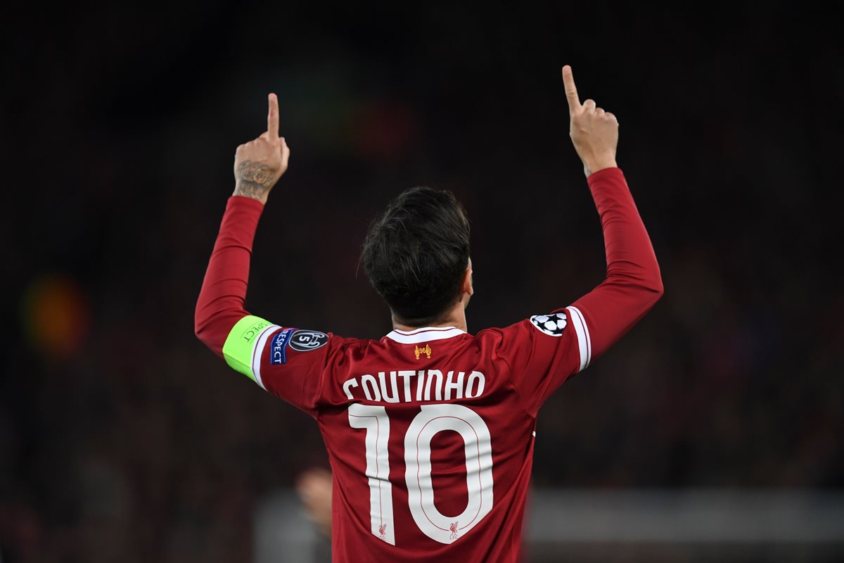 Los aficionados del Liverpool se quedaran con las ganas de usar las camisolas de Coutinho. (Foto Prensa Libre: AFP)