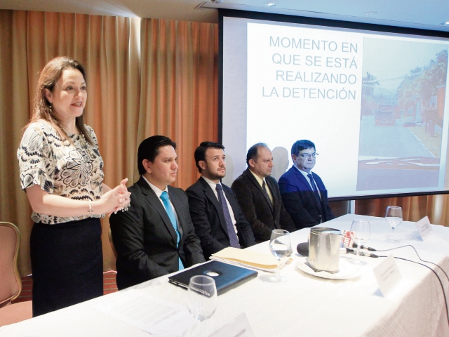 Carolina Castellanos, de Alds, junto a ejecutivos de Exmingua y Gremiext, en la conferencia de prensa.