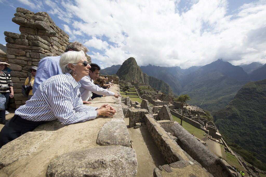 La directora gerente del Fondo Monetario Internacional, Christine Lagarde, quien se reúne en Perú para debatir el crecimiento económico. (Foto Prensa Libre: EFE)